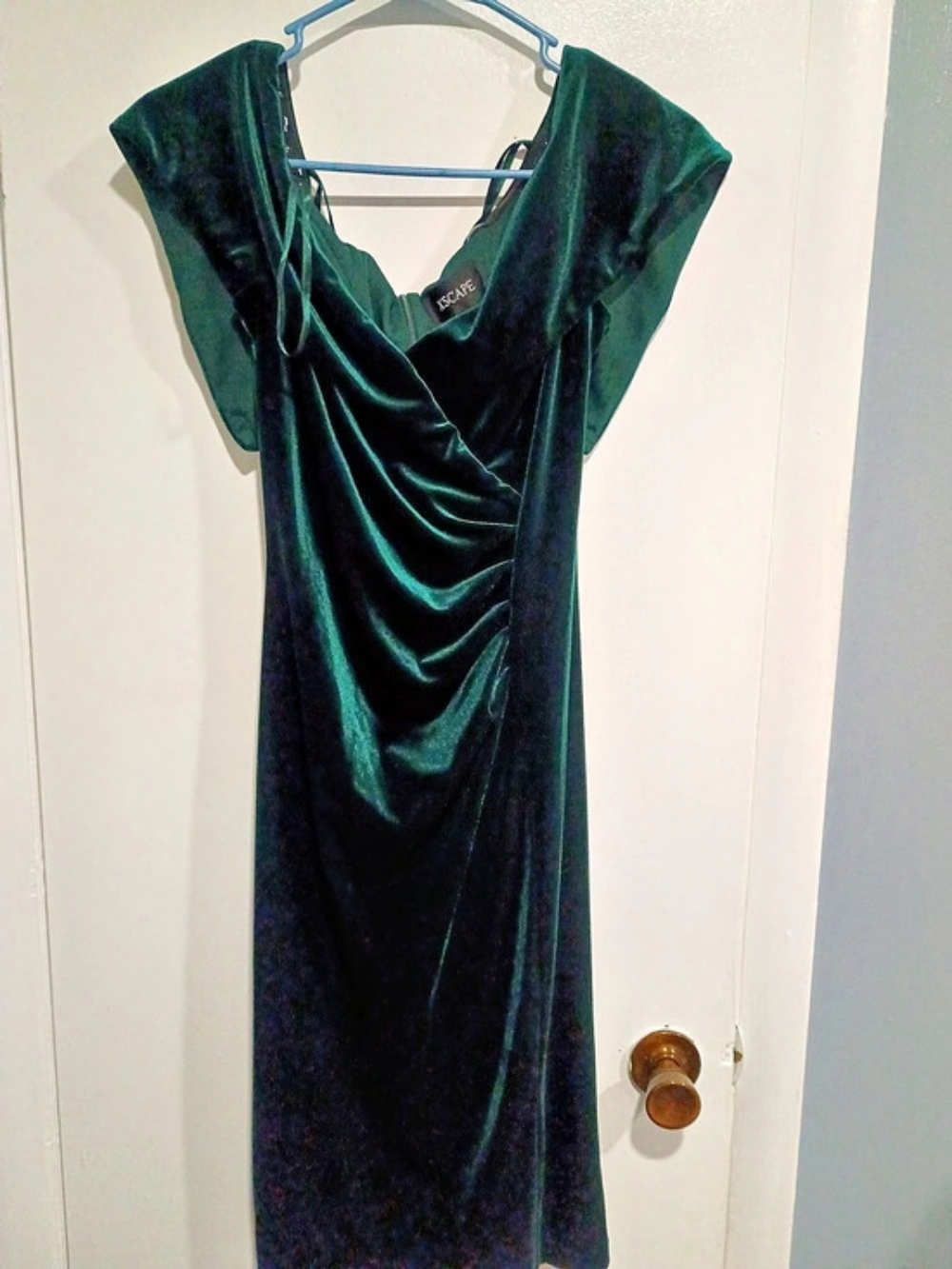 Xscape Off-The-Shoulder Velvet Midi Dress Green Size 6